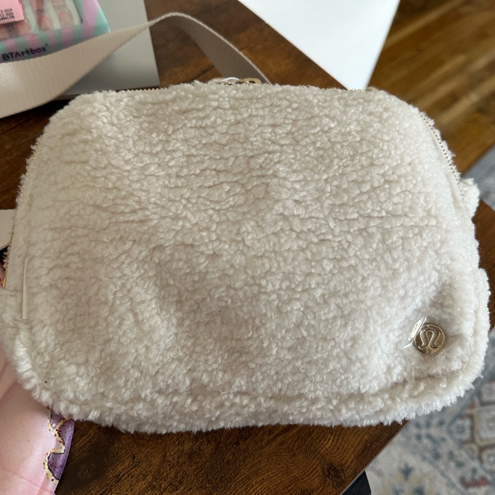 Brand new Lululemon fleece crossbody